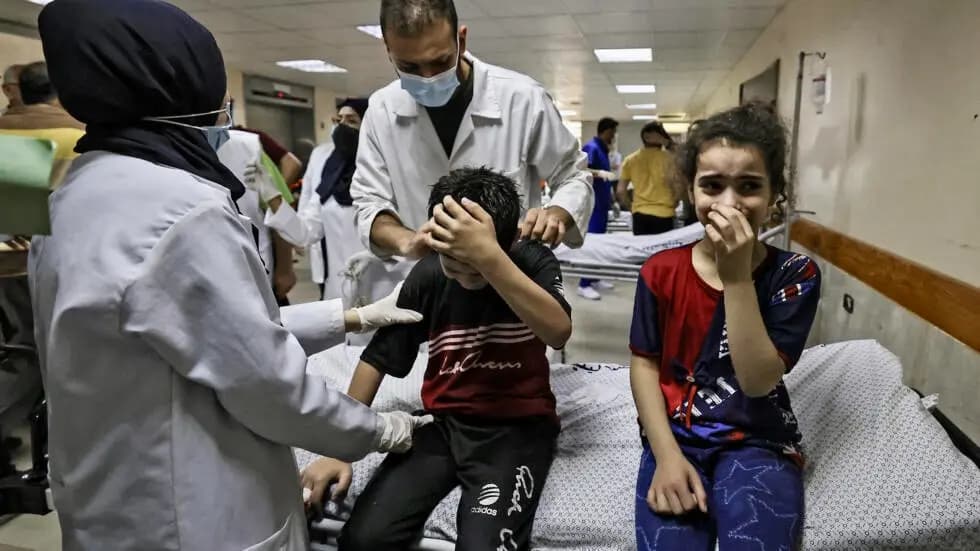 "الصحة العالمية" تجلي نحو 100 مريض من غزة للإمارات