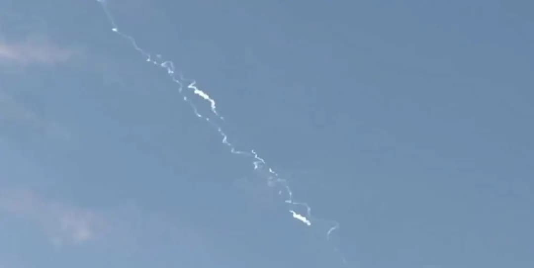 القـ.ـوات المـ.ـسلحة اليـ.ـمنية تكشف عن مواصفات الصـ.ـاروخ "فلسطين ٢"