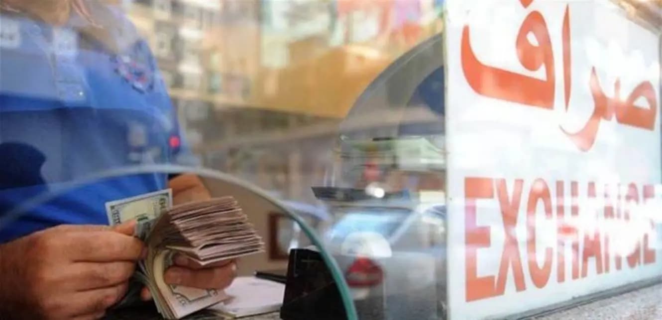 دورية من أمن الدولة تداهم الصرافين غير الشرعيين