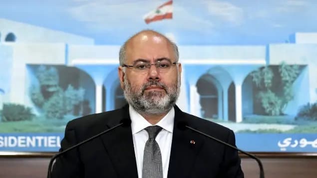 الأبيض يجول على المستشفيات ويتفقد الجرحى