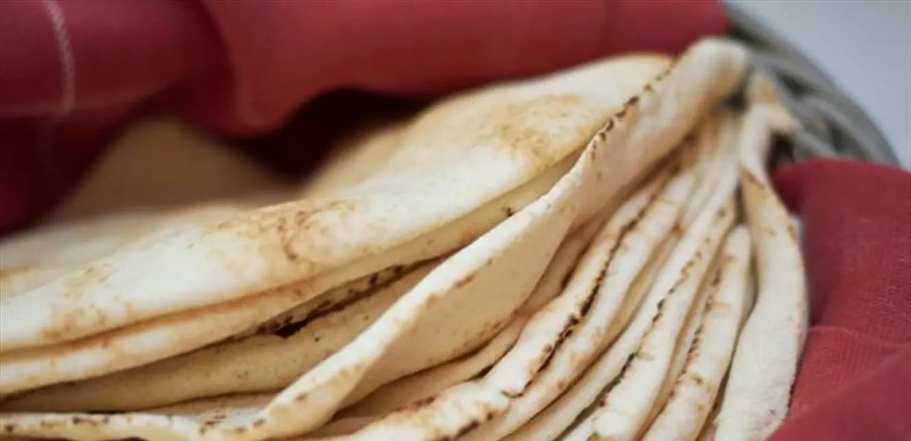 بيع الخبز "فلت"... وسعر الرغيف؟