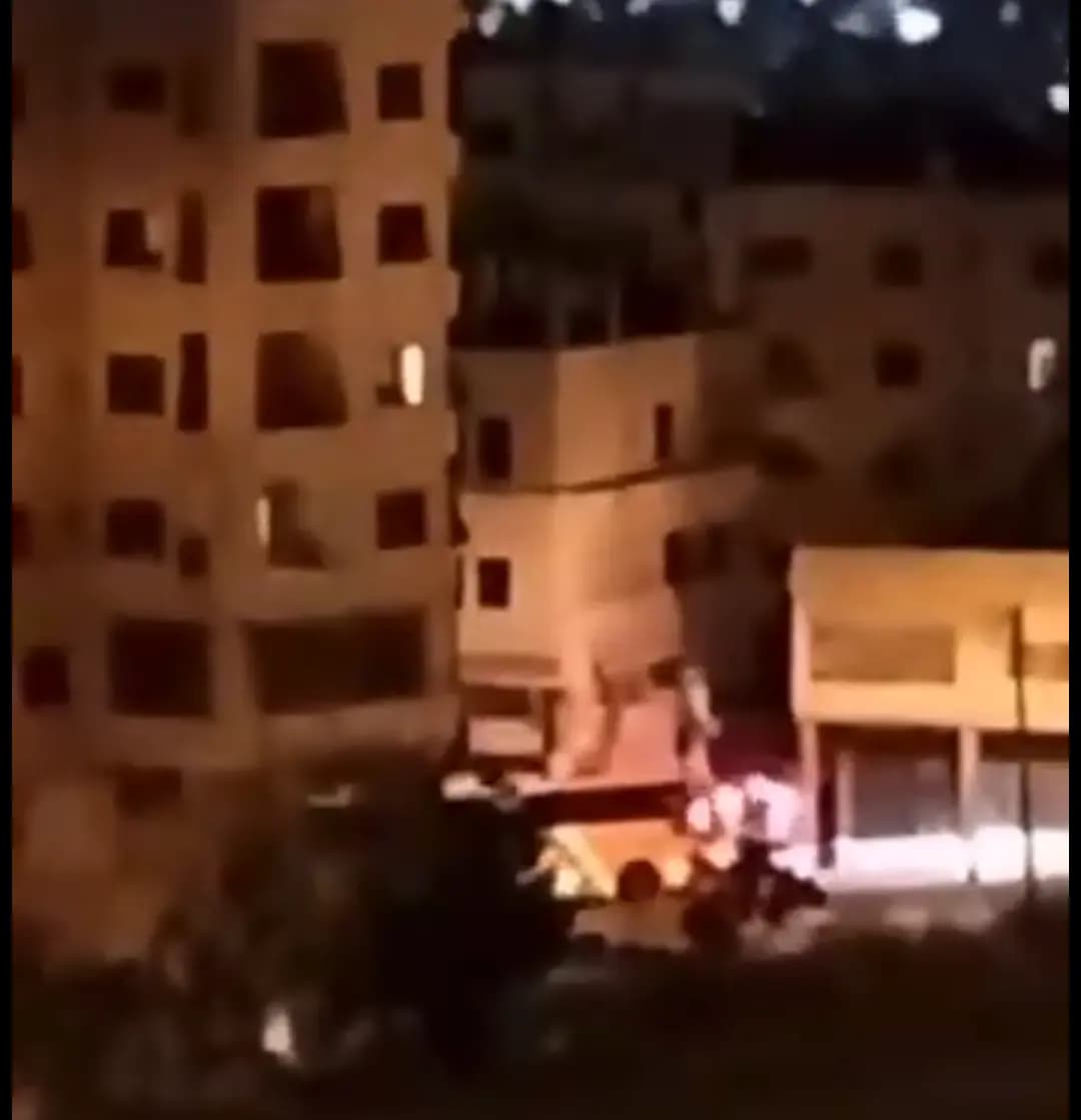استهداف باص مستوطنين بالقرب من قبر يوسف في نابلس... واشتباكاتٌ بين مقاومين فلسطينيِّين وقطعان المستوطنين عند قبر يوسف في نابلس، والّتي أسفرت عن إصابة قائد لواء السّامرة العقيد روعي تسافيغ و3 مستوطنين
