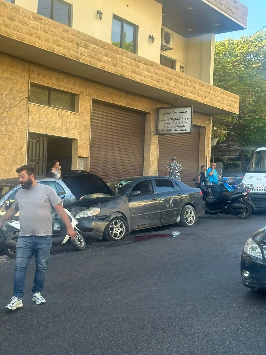 بالصور: انفجار يستهدف سيارة في الكحالة