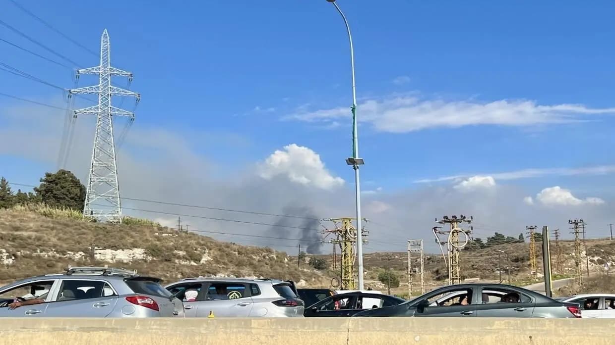 العدو يقصف معبرًا حدوديًّا بين لبنان وسوريا