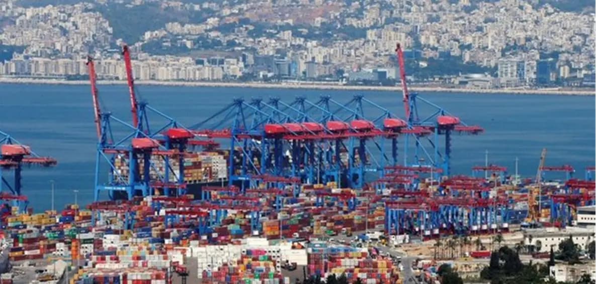 بدء إجراءات إخراج الحاويات الغذائية من مرفأ بيروت