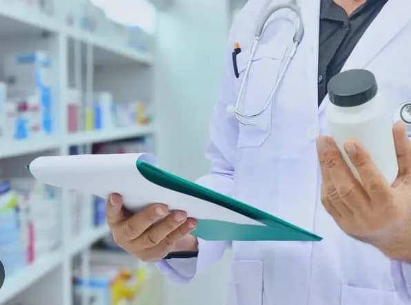 صيادلة متطوعون بتصرف المرضى النازحين