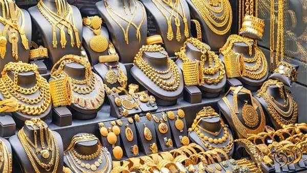 أسعار الذهب تسجل انخفاضًا طفيفًا