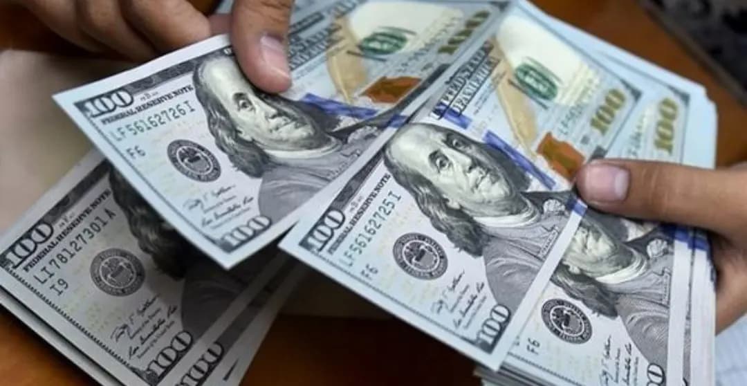 كم بلغ سعر صرف الدولار في السوق السوداء مساء اليوم؟