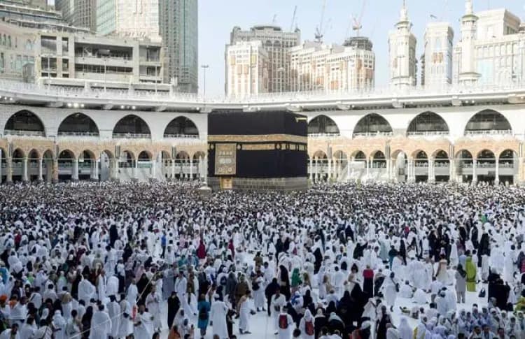 الأزمة تنعكس على الحج... والكلفة الأدنى 5 آلاف دولار