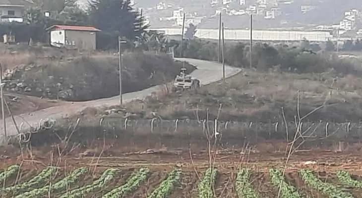 قوَّةٌ إسرائيليَّةٌ مشّطت الطريق العسكري المحاذي للسِّياج الحدودي