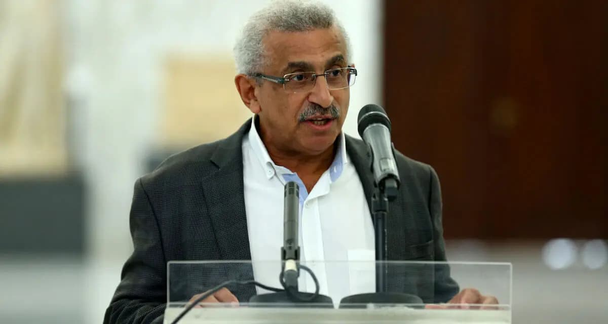 "سعد" يتابع أوضاع النازحين مع زواره