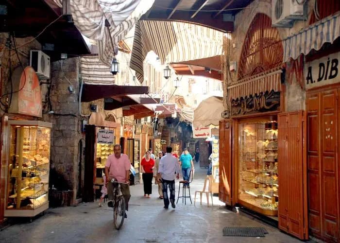 الذهبُ يواصلُ ارتفاعَه نتيجةَ الحروب.. فهل من سقفٍ له؟