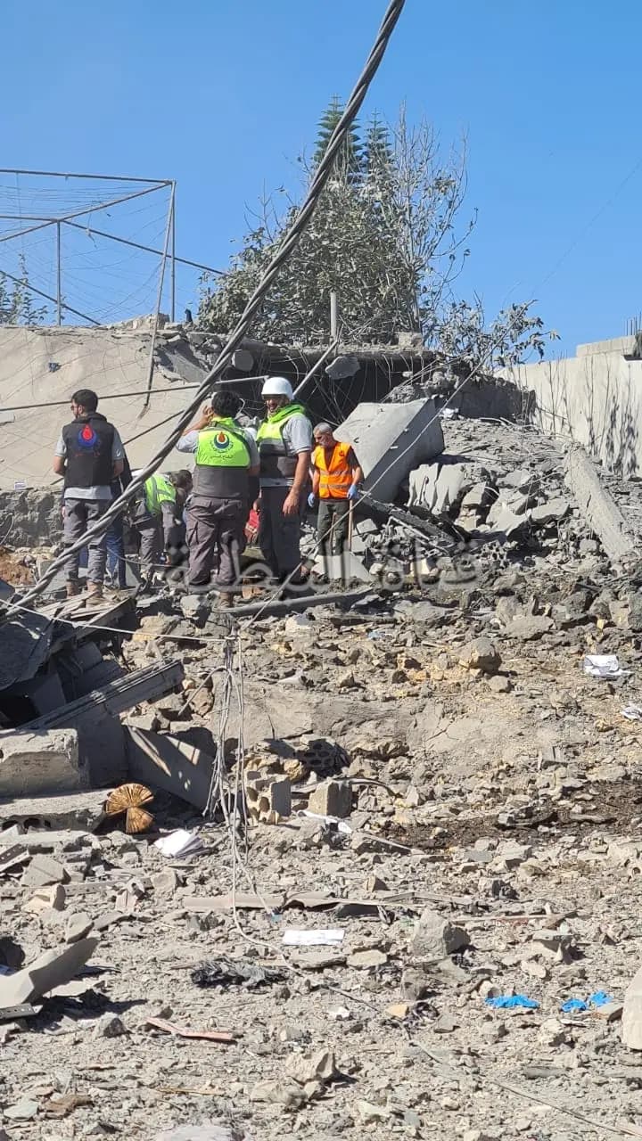 بالقذائف المحرمة دوليا.. العدو يستهدف هذه البلدة