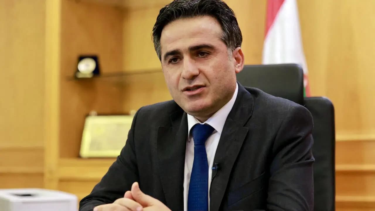 "إجراء مرفوض".. حمية يتطرق لقضية النازحين في المدارس