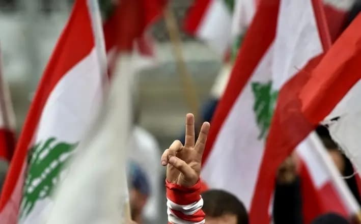 الحزب يسقط مسيرة للعدو ويحرقها!