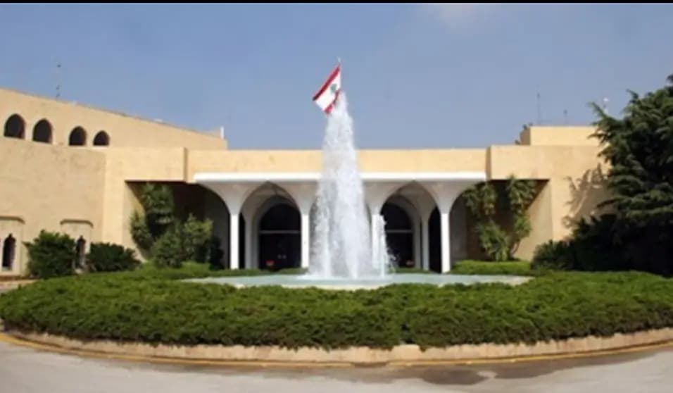 مصادر مطّلعة على أجواء الرِّئاسة الأولى لـ"نداء الوطن": من المتوقّع أن تُفتح صفحةٌ جديدةٌ بعد عودة ميقاتي من الخارج خصوصًا أنّه من المفترض أن يكون بيانُ رئيس الجمهوريّة قد أنهى الجدلَ الذي طرأ في الفترة الأخيرة حول زيارة الرَّئيس المكلّف إلى القصر الجمهوري