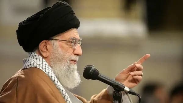"تضحية سماحته أفشلت الكيان".. خامنئي: حزب الله حي متعاظم
