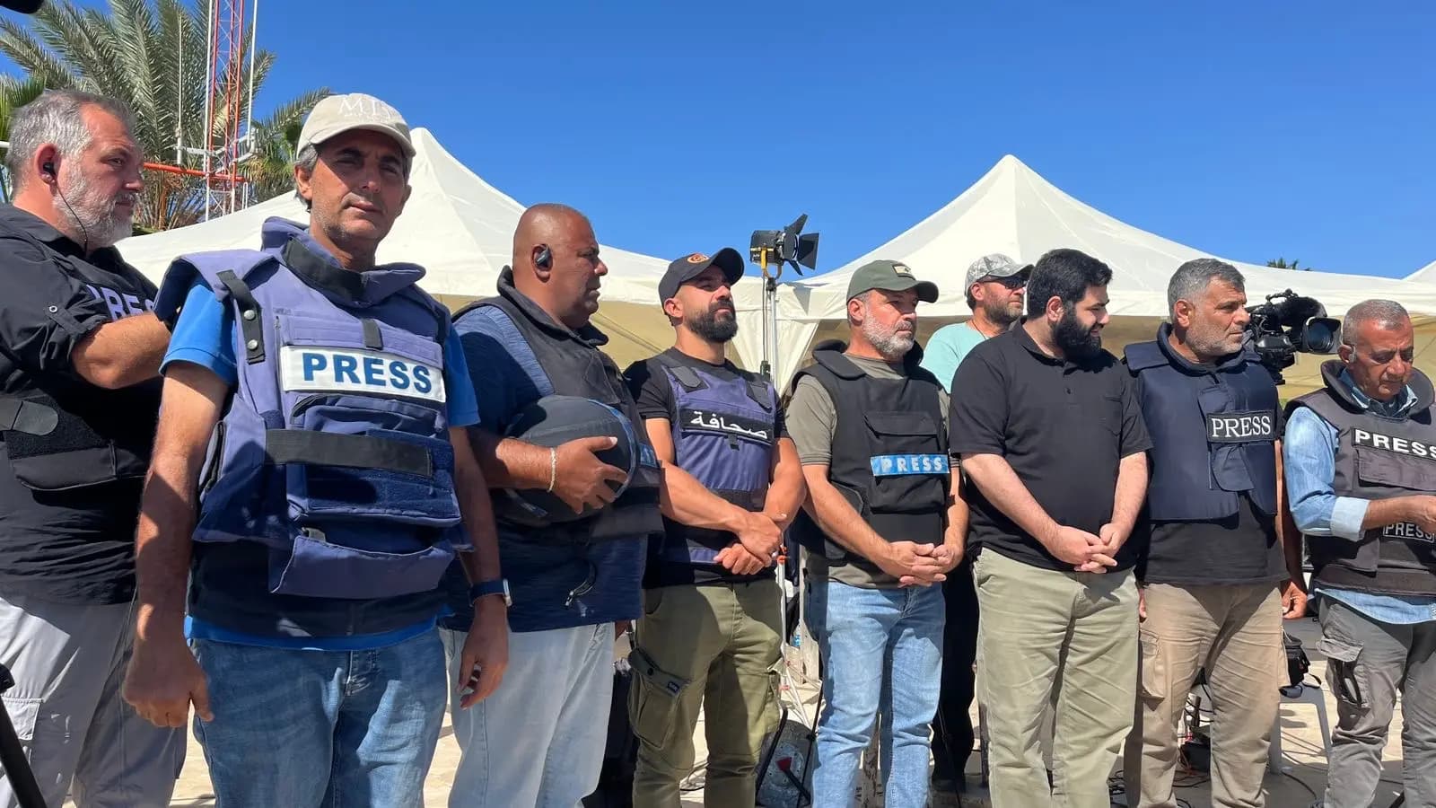 "وقفة تضامنية مع شهداء الصحافة".. ونقابة المحررين تستنكر