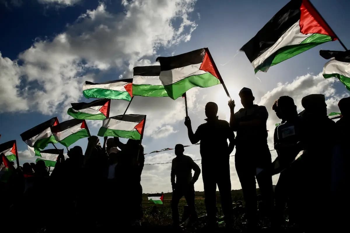 حماس تدين العدوان الصهيوني على إيران وتشيد بجاهزية الدفاعات الإيرانية