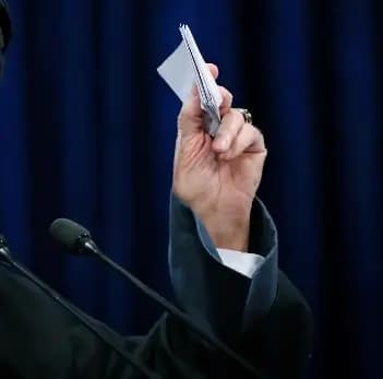 "باللغة العبرية".. هذا ما كتبه "خامنئي" على حسابه الجديد