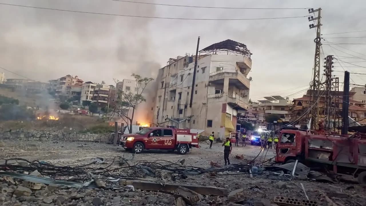 "ارتقاء شهيدين".. غارات العدو تضرب قعقعية الجسر وعين بعال