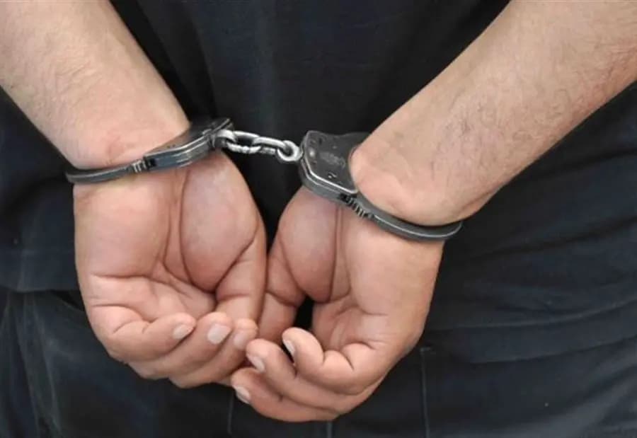 أقدم على العديد من السرقات... فوقع بقبضة الأمن