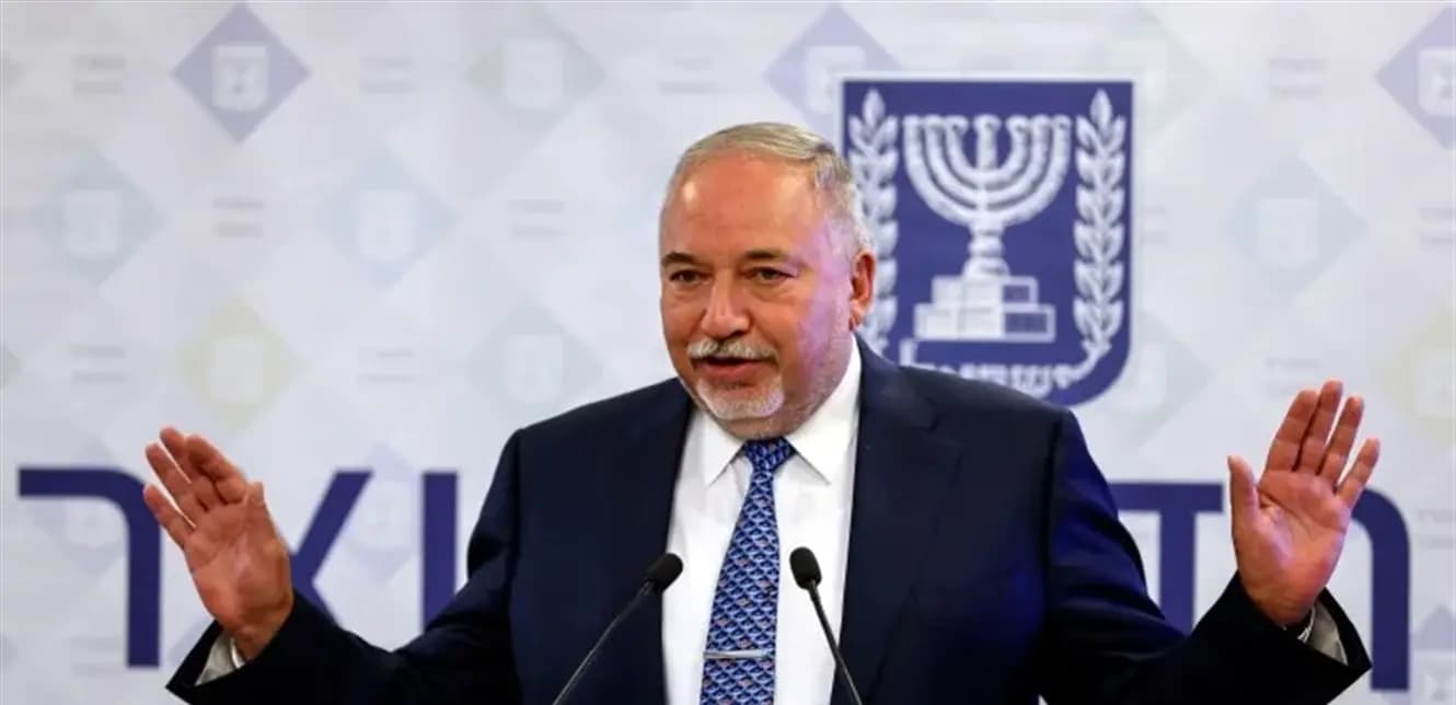 "جمهورية الموز".. ليبرمان يهاجم نتنياهو