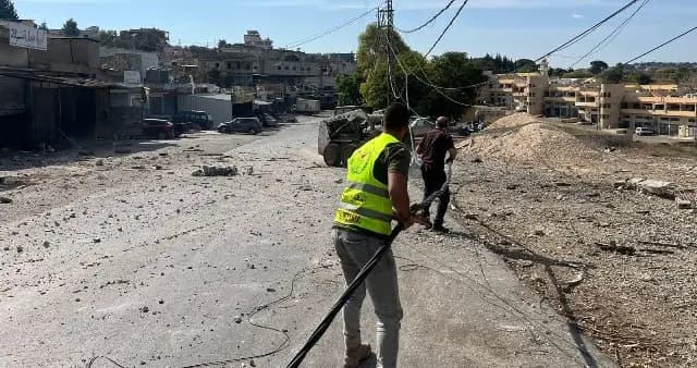 بعد الغارات المعادية.. إعادة فتح طريق المدينة الصناعية في كفررمان