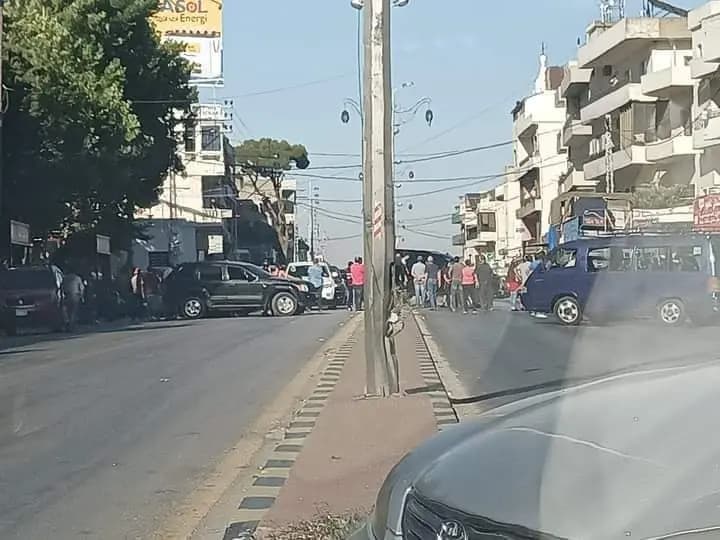 قطع طريق سعدنايل بالاتجاهين... إليكم السبب!