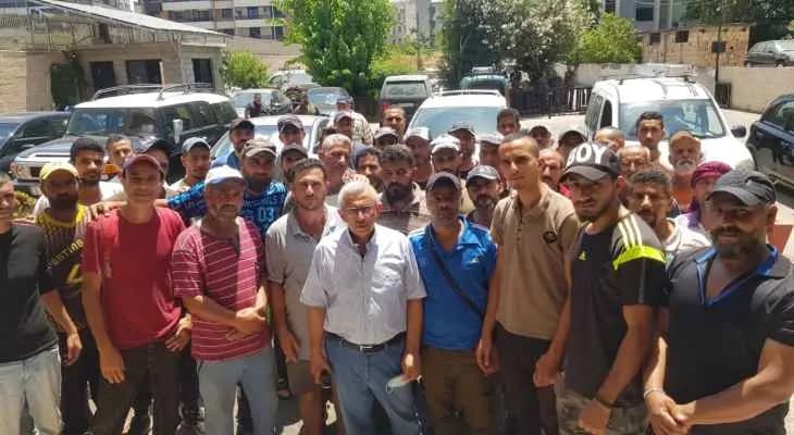 إضراب عمال معمل معالجة النفايات في سينيق - صيدا يتفاعل ووعود بصرف الرواتب اليوم
