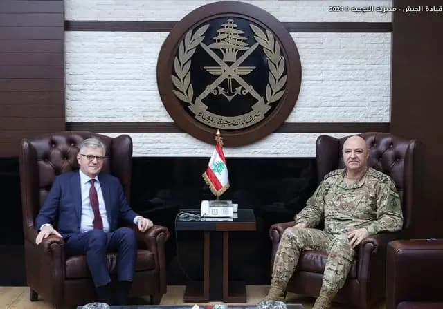 العماد عون التقى لاكروا وبحثا في مسألة العدوان على لبنان