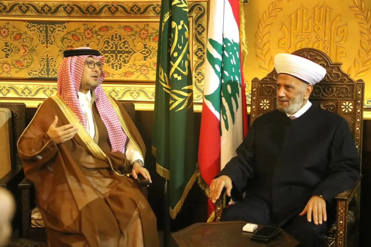 "مستجدات لبنان والأوضاع في المنطقة" بين المفتي دريان والبخاري