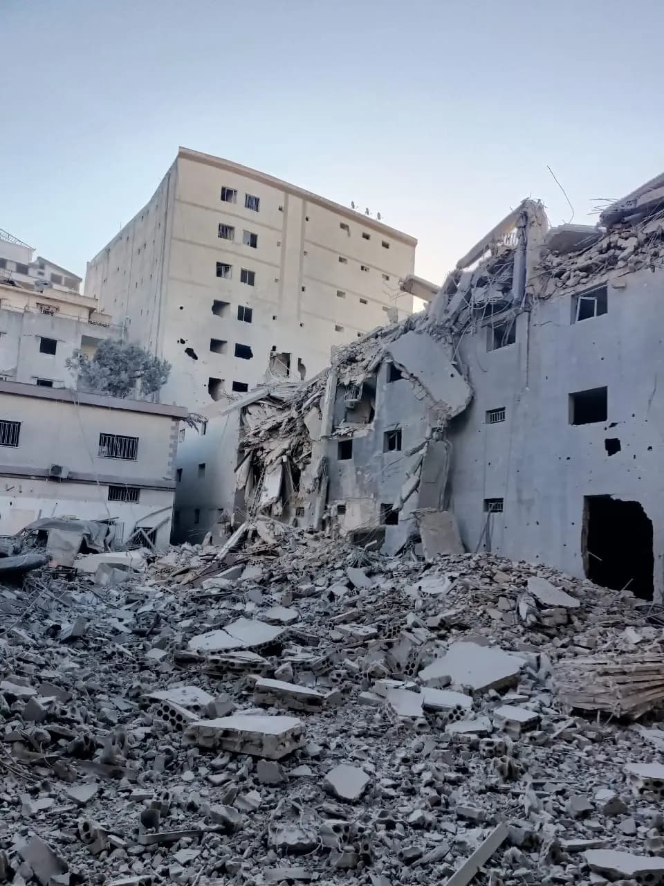 "بالصور".. غارات العدو تترك دمار هائل في مدينة النبطية
