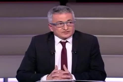 الخليل وقع 3 قرارات تتعلق بتمديد المهل الضريبية