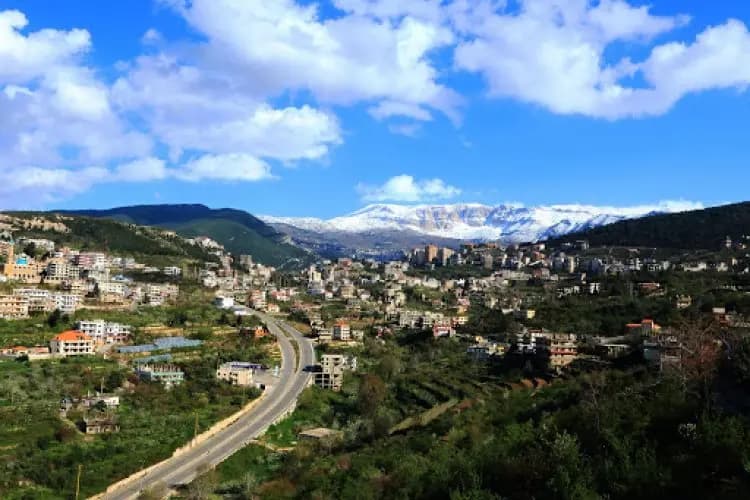 بالصور.. جسم غريب في الضنية
