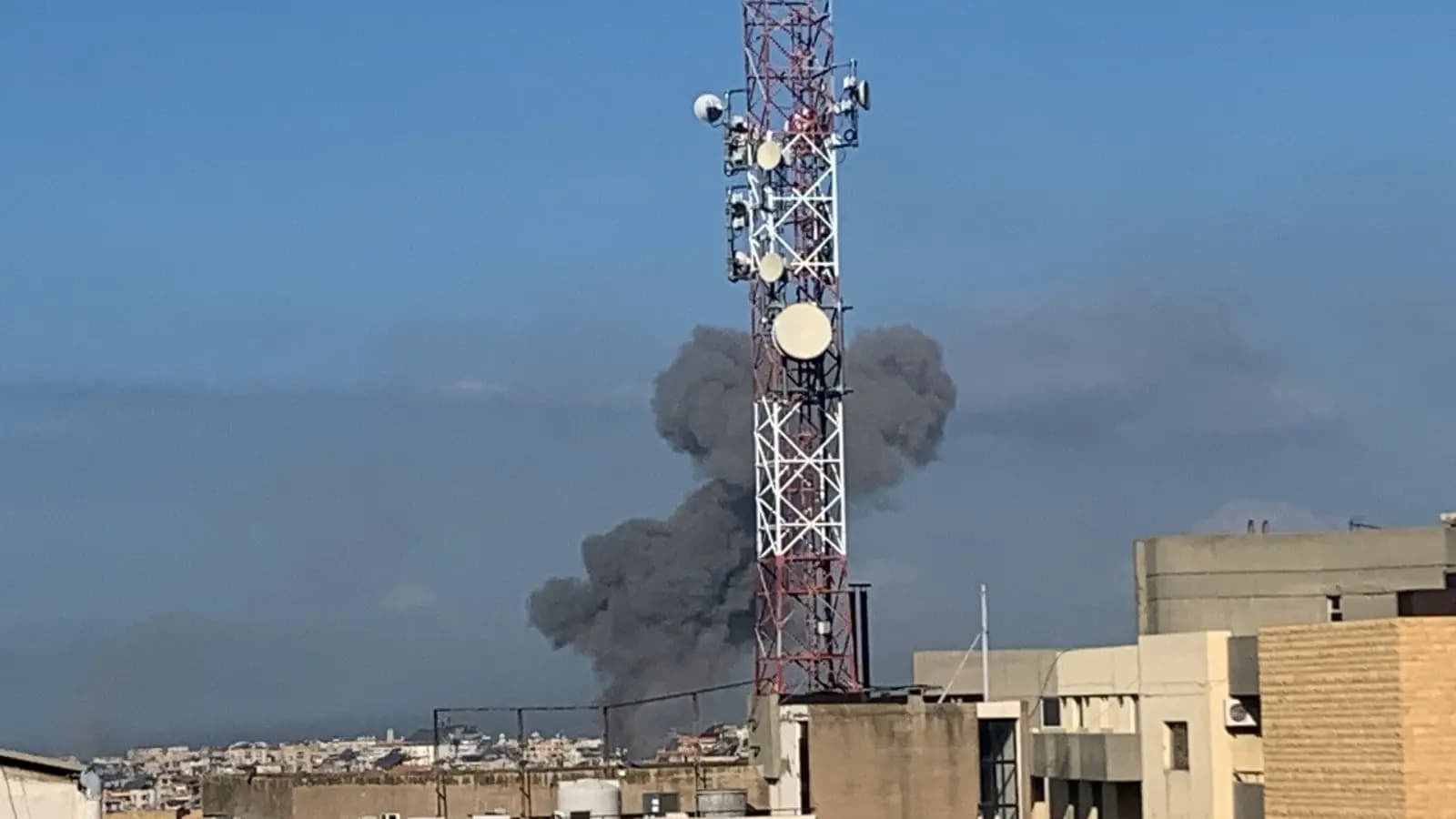 العدو يستهدف الضاحية بغاراتٍ عنيفة