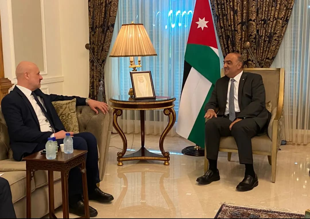 مولوي يلتقي رئيس الوزراء الأردني في عمان... وهذا ما تمت مناقشته