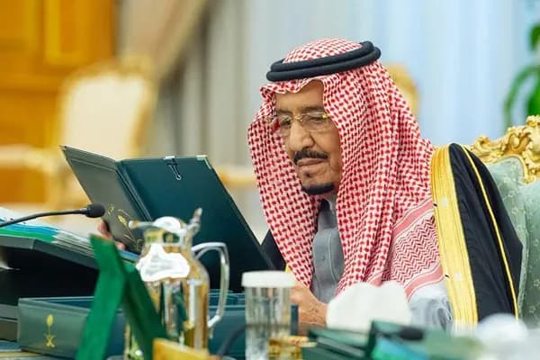 الملك سلمان يطالب المجتمع الدولي بوقف الانتهاكات ضد الفلسطينيين