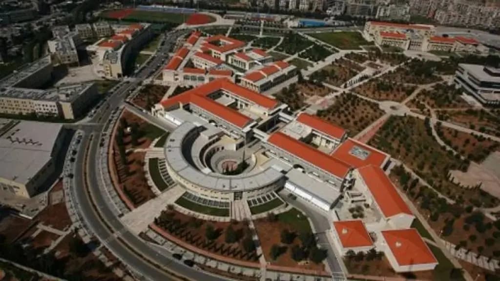 الجامعة اللبنانية تحدد مواعيد استئناف الدراسة حضوريًّا
