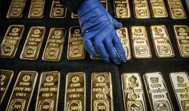 تراجع قوي بأسعار الذهب