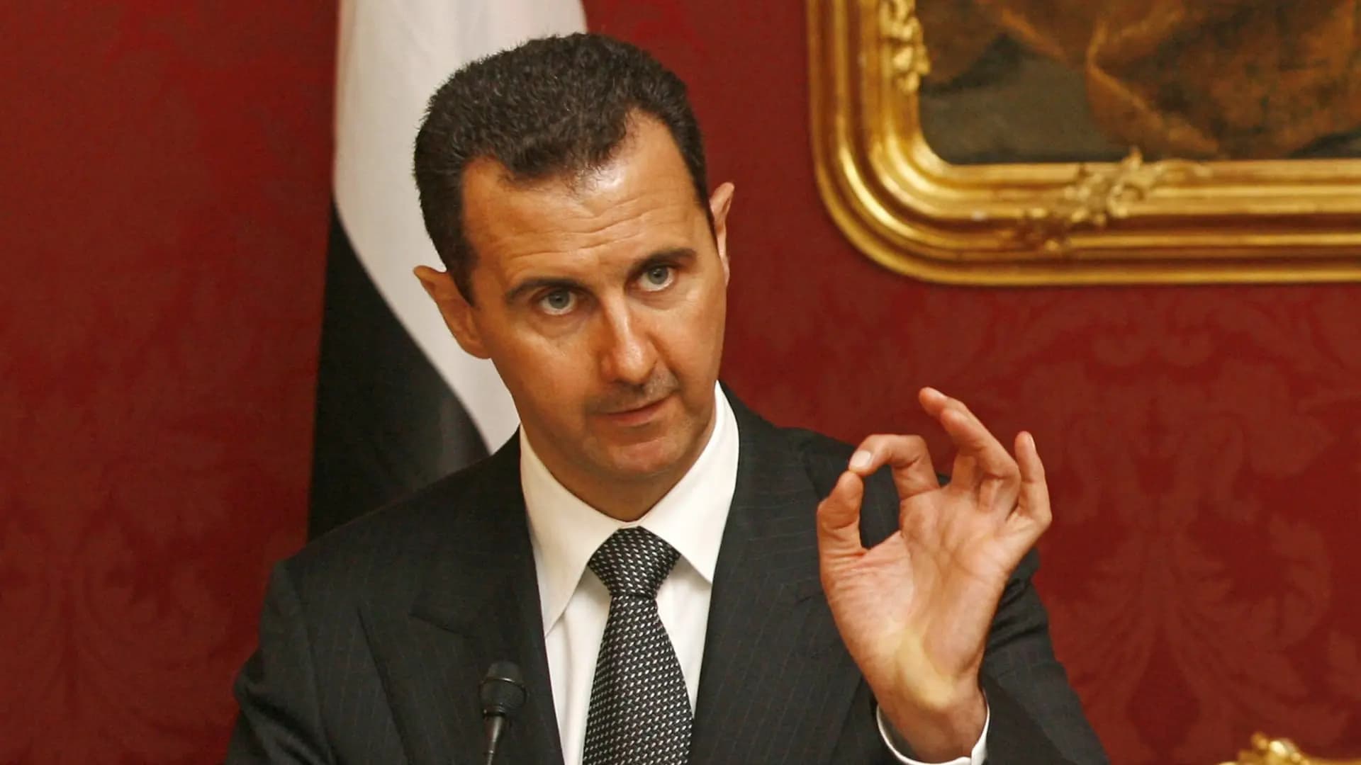 ما حقيقة مغادرة "الأسد" لدمشق؟
