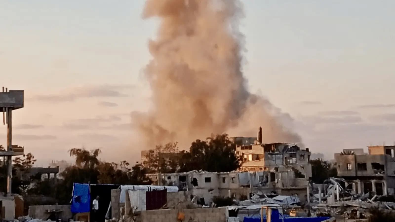 الاحتلال مستمر بنسف المباني برفح