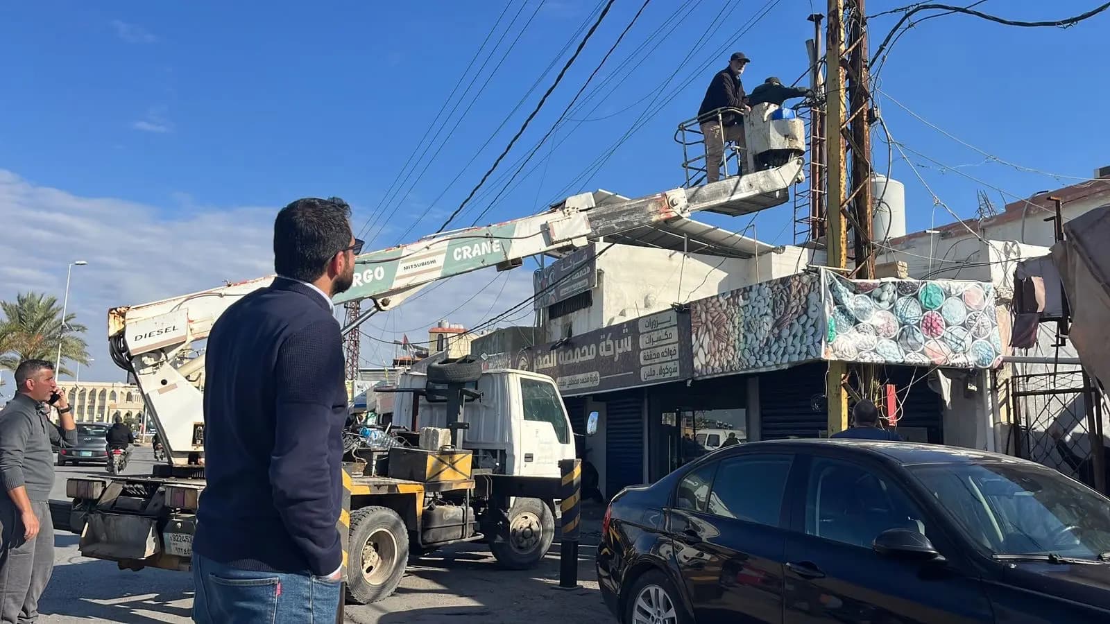 مباشرة إصلاح الأعطال الكهربائية في قرى صور المتضررة
