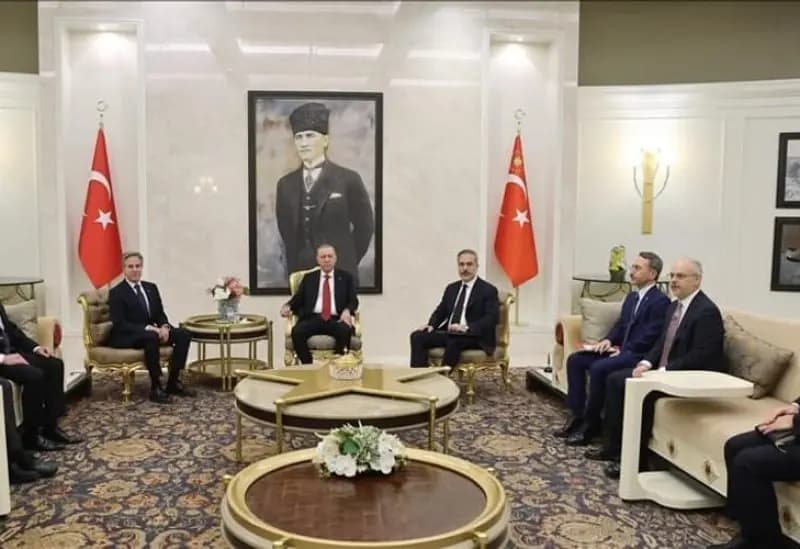 أردوغان وبلينكن يبحثان إعادة بناء المؤسسات في سوريا