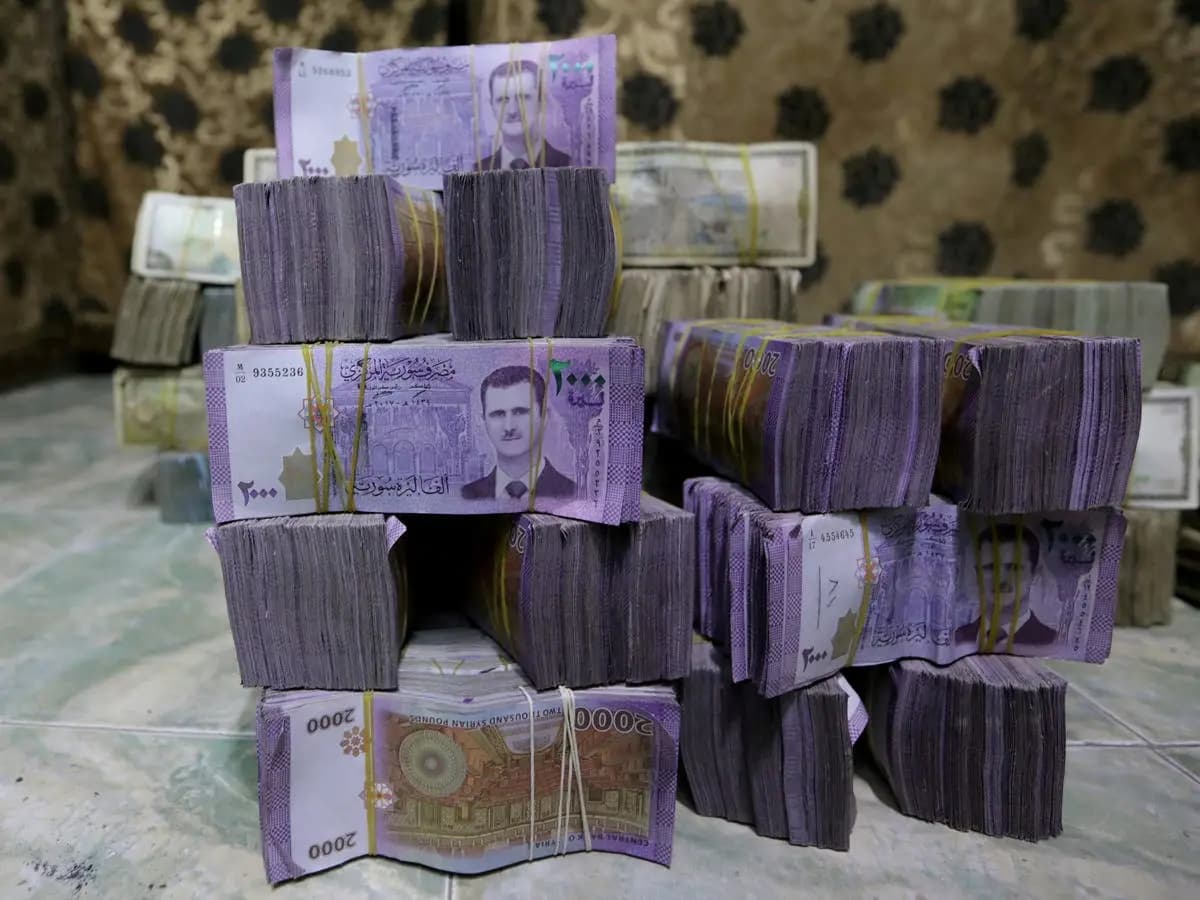 "بعد دخول المعارضة السورية".. الليرة السورية ترتفع