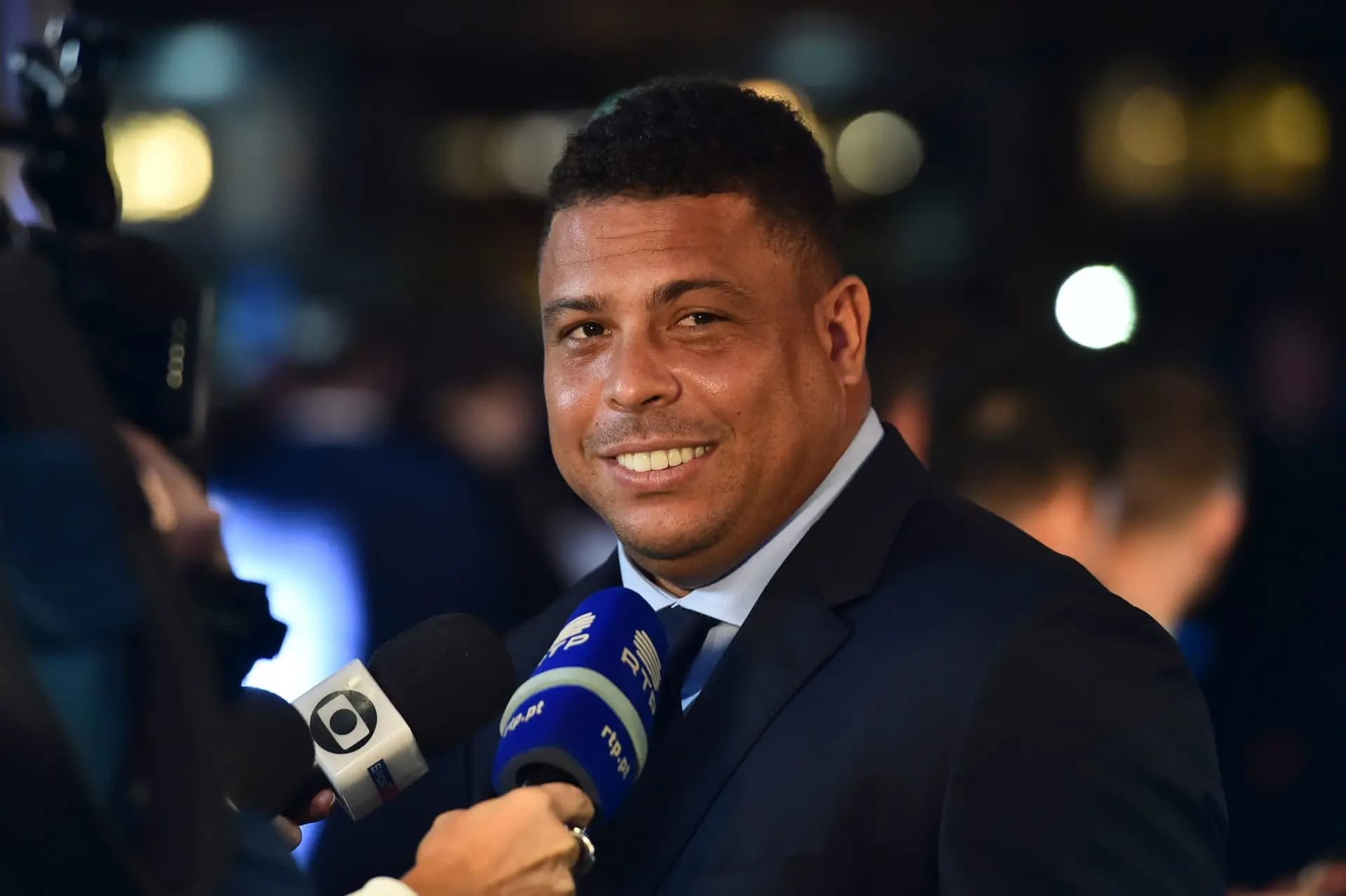 "الظاهرة" رونالدو يعلن ترشحه لرئاسة الاتحاد البرازيلي