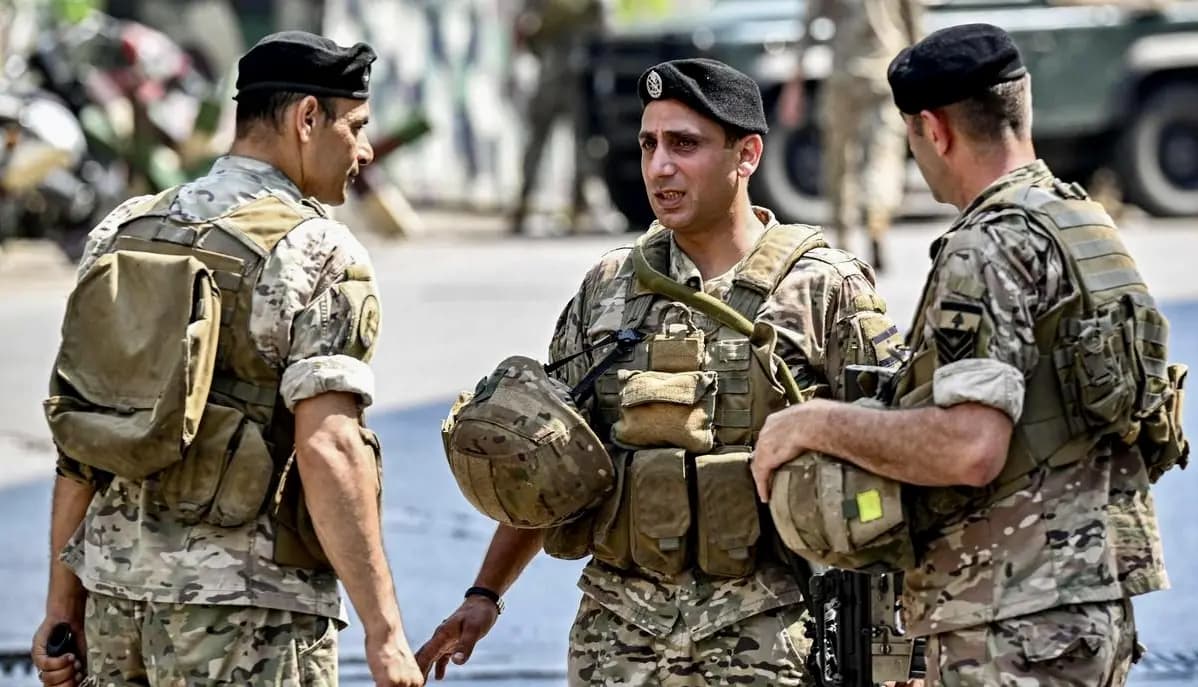 "تخفيفاً للصعوبات".. الجيش يقدم مساعدات للعائلات الجنوبية