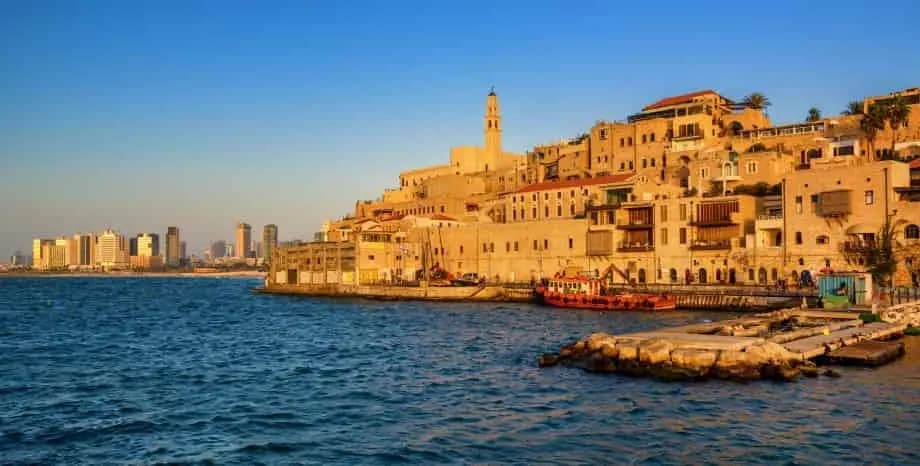 "بصاروخ باليستي".. القوات اليمنية تستهدف منطقة "يافا"