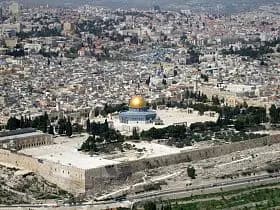 "عنصر مفاجأة".. صواريخ باتجاه القدس
