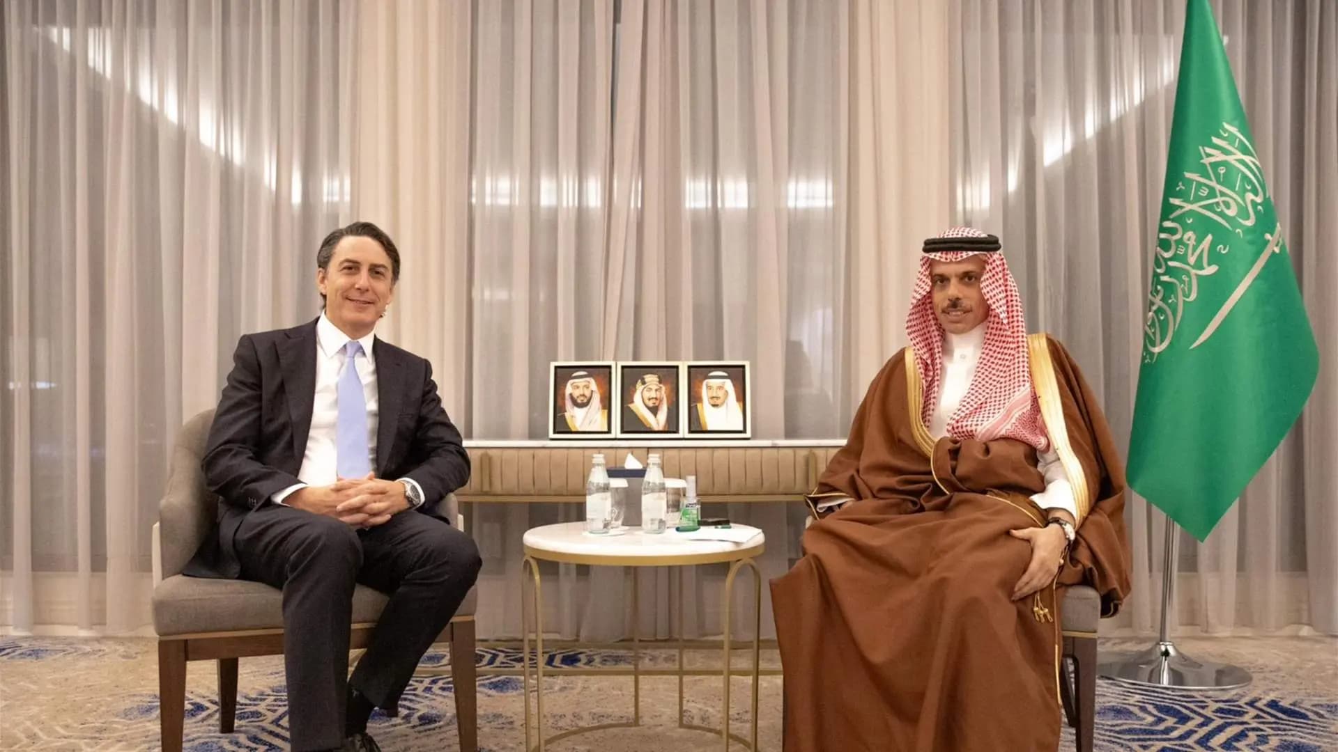 "أوضاع لبنان" بين وزير الخارجية السعودي و هوكشتاين